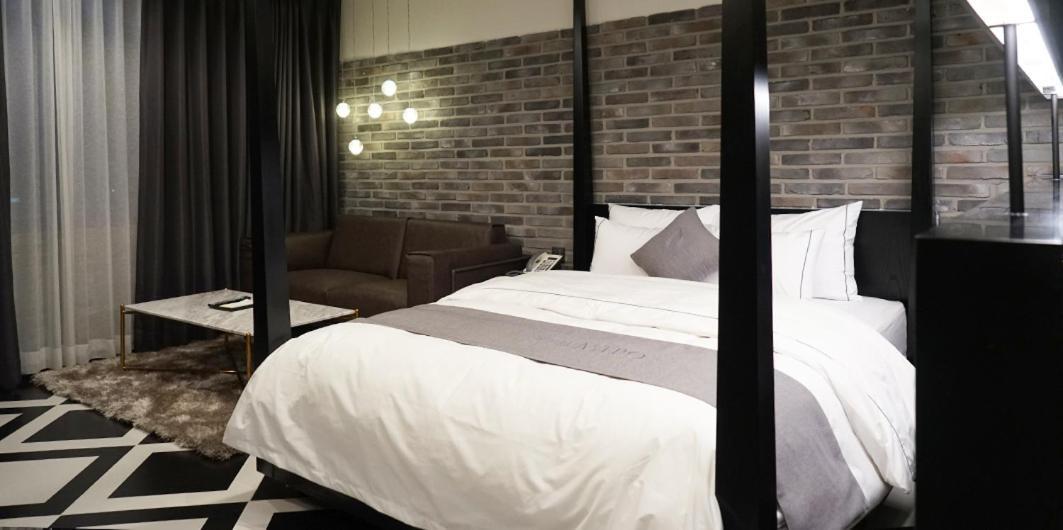 Astro Hotel Jongin Kültér fotó